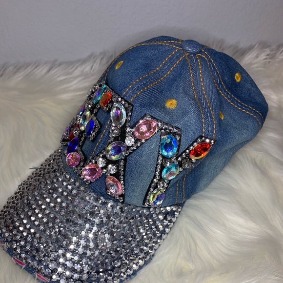 HAT 🧢 - Picture 3 of 6